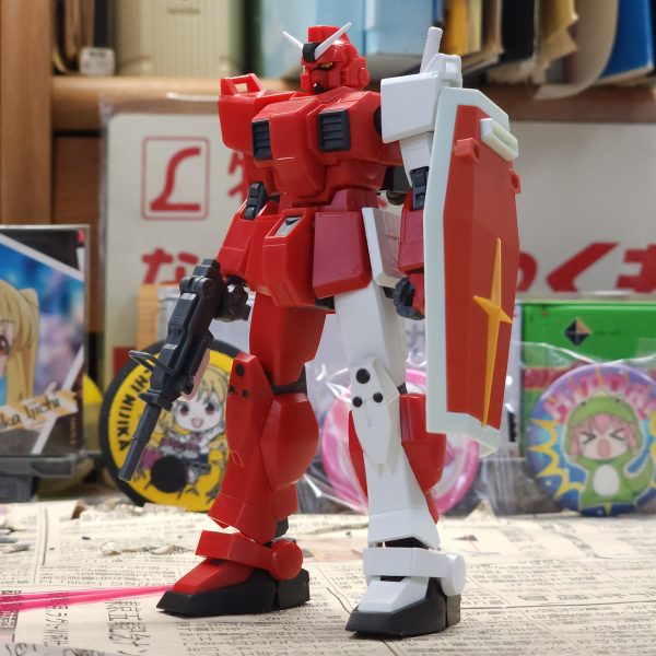 赤い三巨星の陸ガンベースで陸ガンの初期生産仕様みたいなものを作ってみました胴体はダクトが左右に欲しかったので陸ジム手足は陸ガンバックパックにビームサーベルが欲しかったので積んでるジーラインから強奪…シールドは恐らくHGUC初期のガンダムのシールドと陸ガンシールドの基部を接着普通の陸ガンとはちょっと違う感じにしてみました。あとは塗装をどうするか…(陸ガン風orトリコロール？)（1枚目）