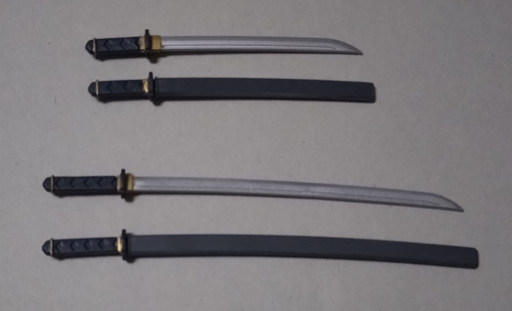 カタナは大小それぞれ、鞘アリとナシを作成。MSGの刀を塗装しました。脇差の方は、MSGの大刀を切り詰めて作成しました。太刀を切り詰めて脇差にするのは、江戸時代によく行われたらしいですね。