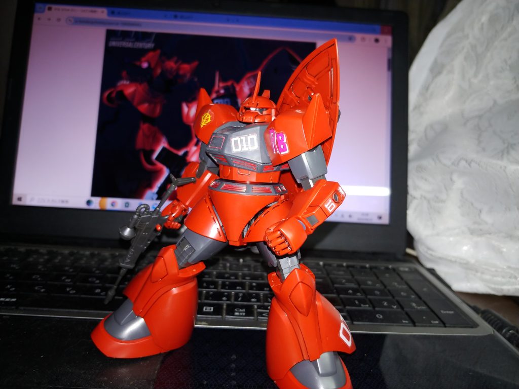 専属デカールと簡単な墨入れとスジ彫りでそれっぽいかなと。