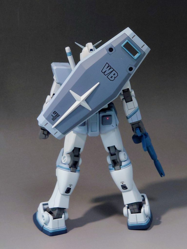 シールドは専用のジョイントがゴツかったので適当なジョイントパーツを使い背負えるようにしてます。