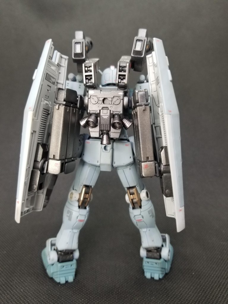 ハヤト『ス、スレッガー中尉…』 スレッガー『ん?どうした?』 ハヤト『う、うしろ…』スレッガー『うしろが何?』 振り向くスレッガーの先にいたのは 腕を組んで睨みを訊かす セイラだった。