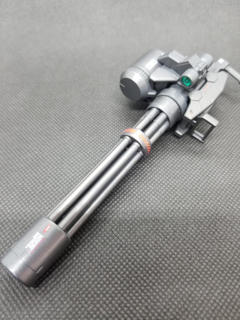 スレッガー『これ、前にアムロに 頼んでジムのパワーアップを するならってことで書いて もらった簡単な設計図😁』 カイ ハヤト メカニック『?!』