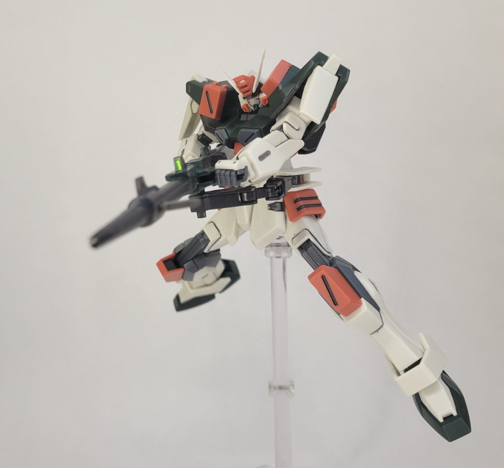 ちょっとボヤけてしまって見づらいのですが。収束火線ライフルの銃口はRGユニコーンのビームマグナムの物に変更。