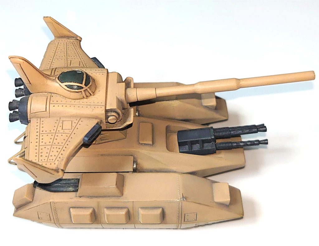 大きな手直しはキャノピーの枠と垂直尾翼の一部です。これだけ立体感あるキットなのにキャノピー部分だけはなんだかノッペリした感じだったのでプラ板でキャノピー枠を新造しました。垂直尾翼の前部は合わせ目処理が上手くいかなかったので同じくプラ板でそれっぽく目隠ししました。