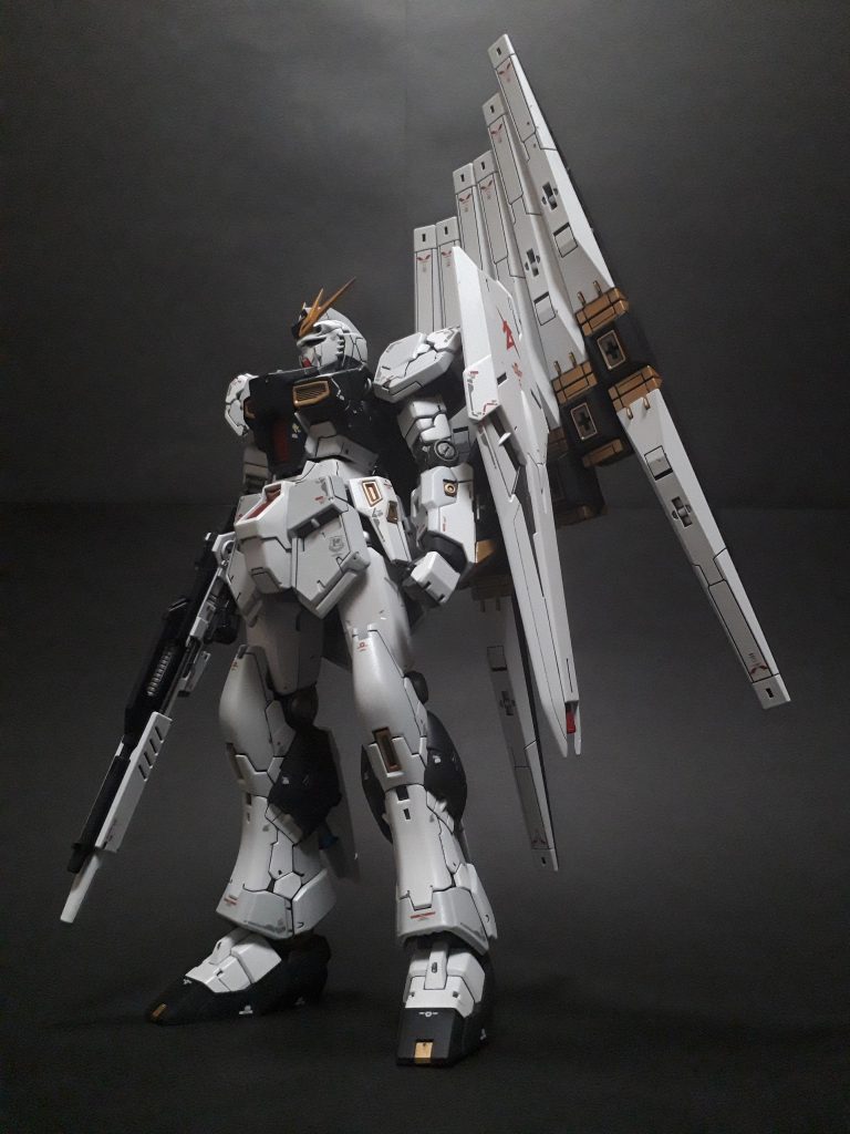 モールドの掘り直しでだいぶしくじってます。寄って見るとガタガタですな。ファンネルの面出しはまあまあうまくいったかなと。