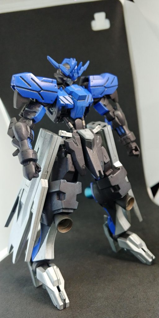 まぁ、ガンダムヴィダールのただの色変えですけどね
