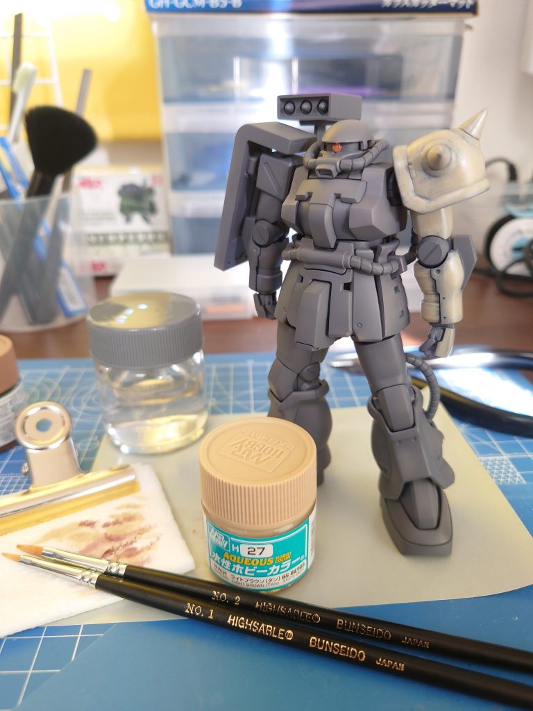 左腕から塗装開始！