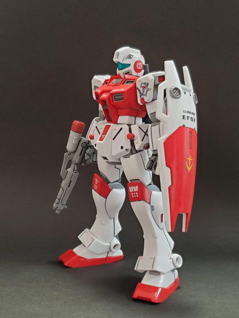 こちらは『G-Ⅳパック』を外したノーマル状態のジムコマンドです😊🎵あと見えずらく言わなきゃ判らない改修ポイントとして、股間下のスラスター？🤔部分がなんとも簡素だったのでディテールアップを施しました🎵