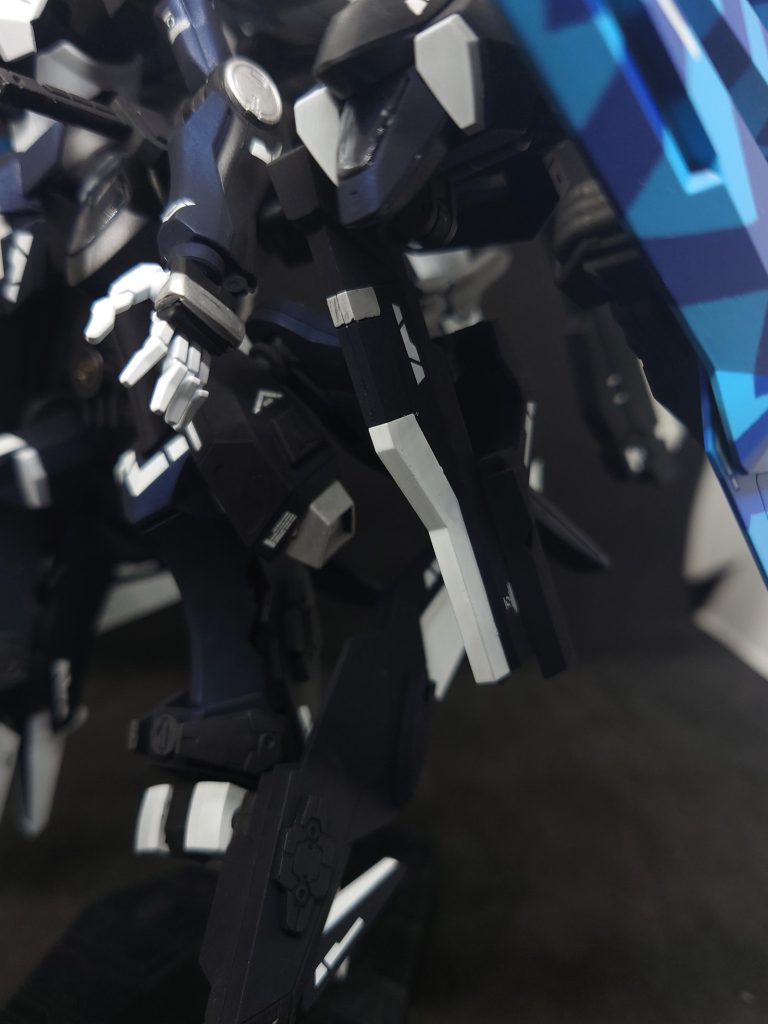 ビームカリヴァこと“ツクヨミ”こちらは威力のみ強化。連結時に放つビームの威力も上げており、対象の狙った部位を“一撃で無力化する”。