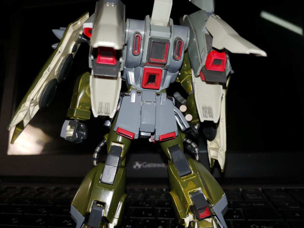 流石、20年前キット、細かな塗り分けもあるわけです。指プルプルでした。