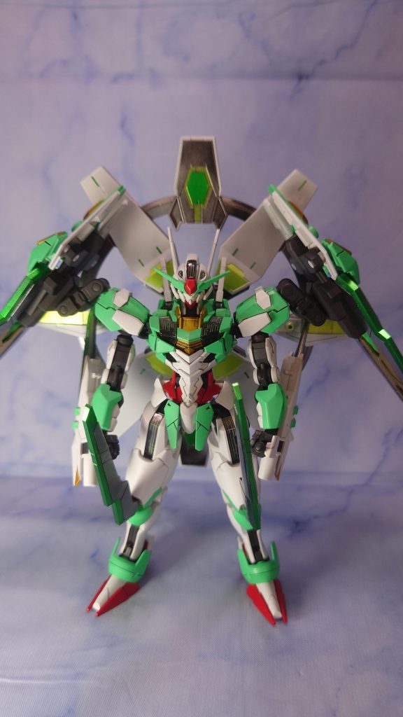 風=緑&静謐なイメージなので全体を白と緑にしてみました長い&鋭い膝アーマーが大好きなのでエスカッシャンに穴開けて真鍮線入れて追加してます。エスカッシャン目当てでエアリアル3体使ってます・・・