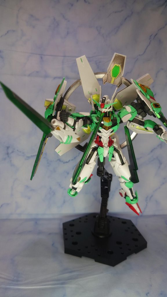 肩と背中の接続が意外と手間でした。ちなみに合わせ目はダンモ0.5mmで処理ってます