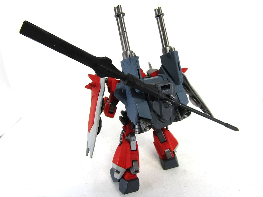 斜め後ろから見た感じです。ビームガトリングと機動力強化のブースターという感じです。