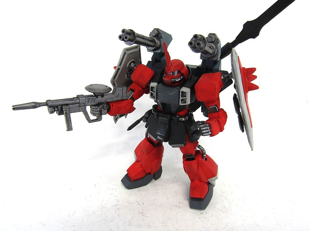 ビームガトリングとビーム突撃銃で突撃する感じ。