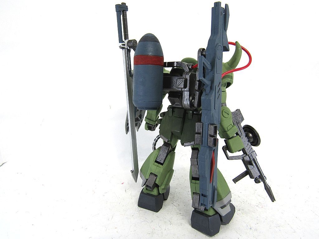 後方側。エネルギータンクの位置を変更し、エクスカリバーレーザー対艦刀を装備。