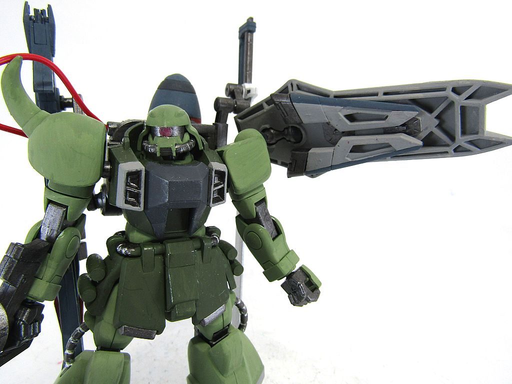 同じく余ったインパルスの武装のフラッシュエッジビームブーメランを弾倉の代わりに装備。フリーダムキラー(笑)だから許されるカスタムという感じかと。