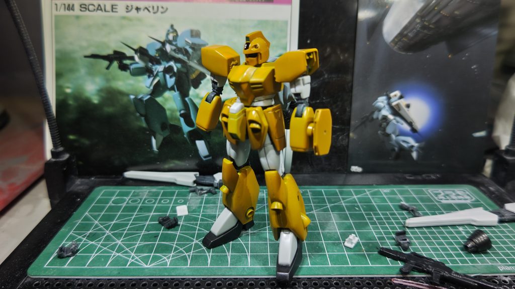 塗装後 前この後スラスターを全取っ替えしてデカールです。