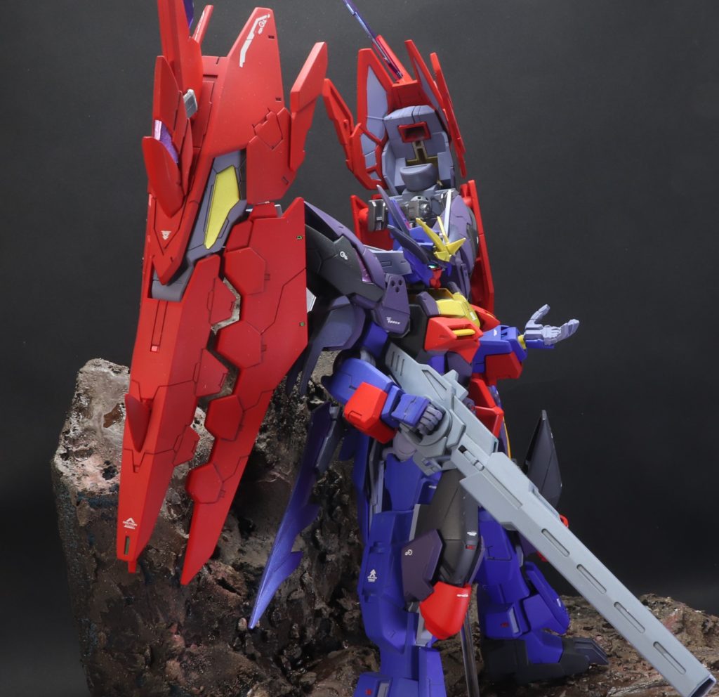 ドラゴンヘッドもそのままだとあっさりし過ぎていたのでジャンクパーツを中心によりドラゴンっぽくなるように改造しています。