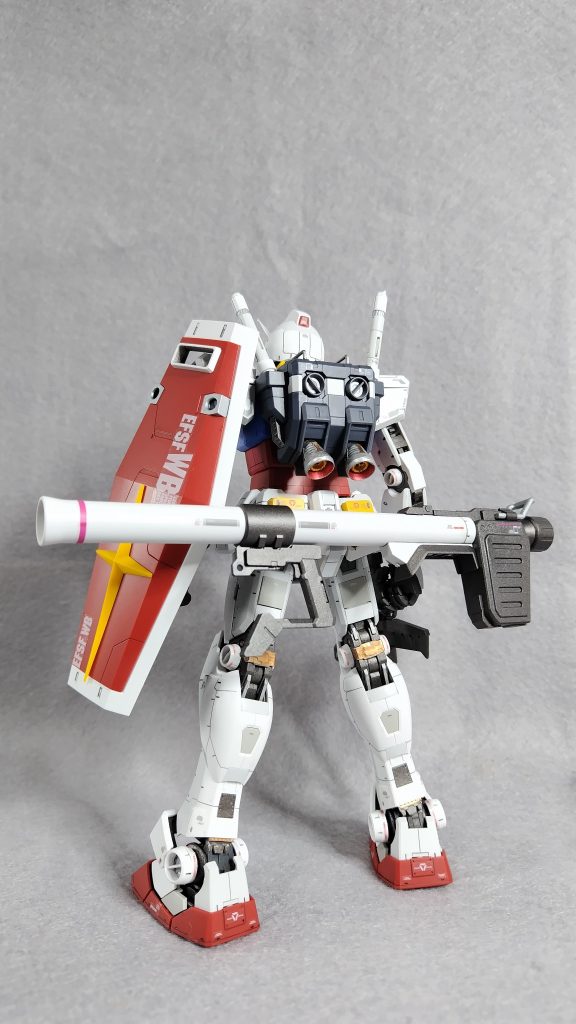 バックショットです。腰バズーカがしっかりホールドします。関節部のマグネットコーティングもMGでしっかりと再現されているのが特徴ですね。