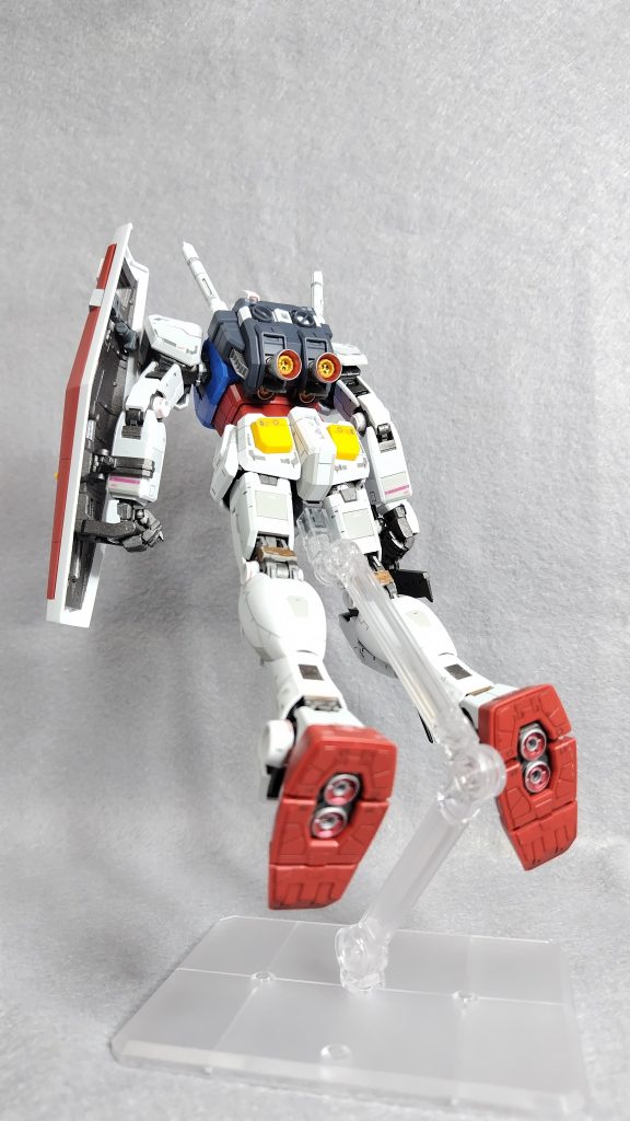 バーニアはいつもとおりにシルバー塗装。ランドセルのバーニアにはクリアパーツがバーニア内部にあり、ここはゴールドです。ちょっと浮くかな・・・