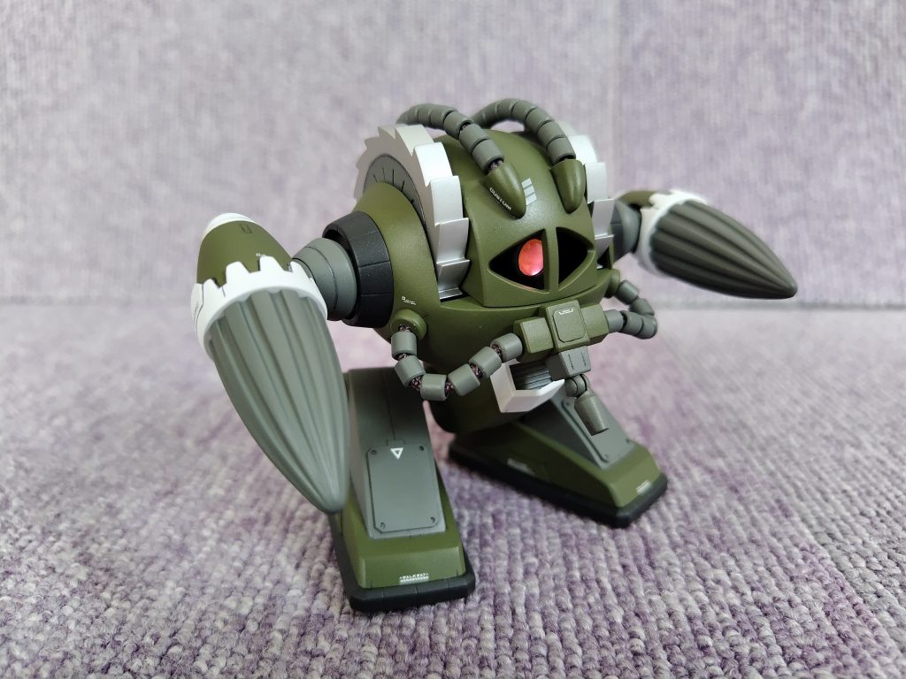 構えるようなカッコいいポーズは厳しい・・・