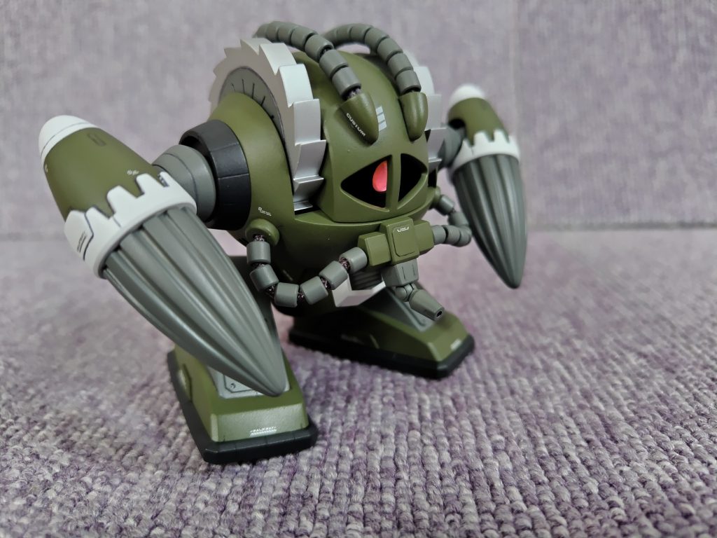 鼻のレーザートーチもボールジョイントで上下に可動。これで溶解作業もラクラク(zaku-kao8)