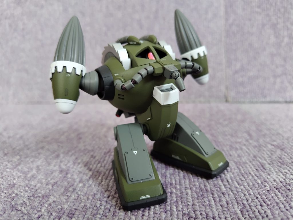 のけ反るアッグ