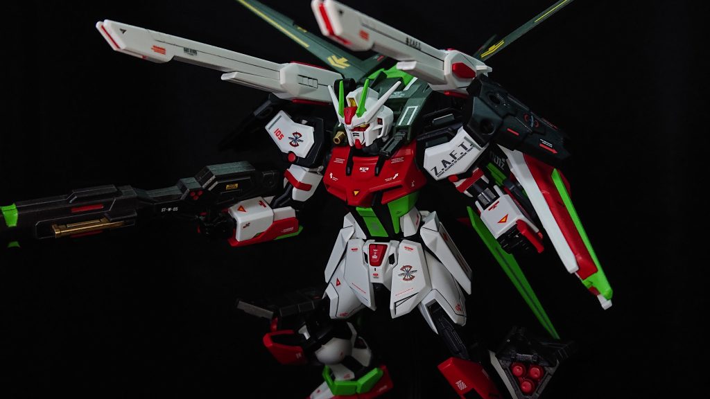 No.29：アサルトストライクhttps://gumpla.jp/eg/1496627今回のコンセプトはシンプルに「ストライクの強化改修型」となっており、なるべくストライクのシルエットを崩さないことに注力していますなのでストライク本体は、カラーリングとビームライフルの変更、ショルダーシールドとフットミサイルの追加以外は手を入れていません1番力を入れたのはエールストライカーの改造ですビームサーベルを撤去し、スタービルドストライクのスタービームキャノンを追加、火力アップを図っています首筋の赤いダクトパーツを撤去し、左側にはアーマーシュナイダーを格納、右側にはビームライフルの銃口を入れましたそのままではダクトの穴に入らないので、アーマーシュナイダーと銃口はかなり削って穴に入るよう加工していますすごく気に入っている改造なのですが、加工が大変なので多用出来ないでいます💦もっと簡単にできるモノはないかと模索中ですｗ初めてエールストライカーに手を入れた機体でもあるんで、かなり思い出深い機体となっています！