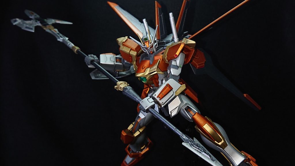 No.21:ハルバートストライクhttps://gumpla.jp/hg/1375093ストライクをメタリック系の色で塗装するシリーズ第4弾として作ったメタリックオレンジのストライクです武装は30MMのパーツを組み合わせ作ったハルバートでかなり長めに作っています巨大だったり長かったりする武器にロマンを感じる性分なんですw長いハルバートを振り回して戦うので空戦メインでの戦闘を想定し、飛行能力を得るためにフォースシルエットを装備させていますこの機体は水星コンが始まる前に作りかけていた機体だったので、デカールが未使用となっているのが少し残念なところです💦そして「メタリック系の色で塗装するシリーズ」もこの機体で最後になっていますタミヤの缶スプレーとかって意外とメタリック系のバリエーションが少なかったりするんですよね💦メタリックパープルとかあったら嬉しいのにと思ったりしちゃいますw