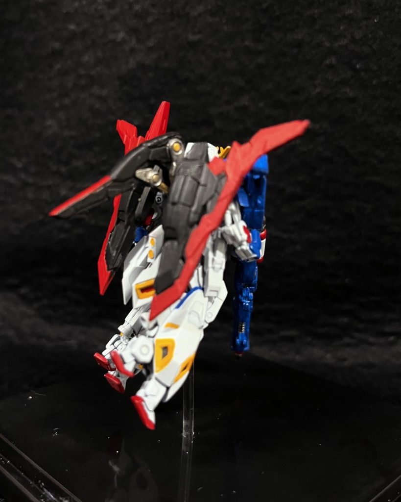 足の角度変更すると羽の位置であたり微調整しました