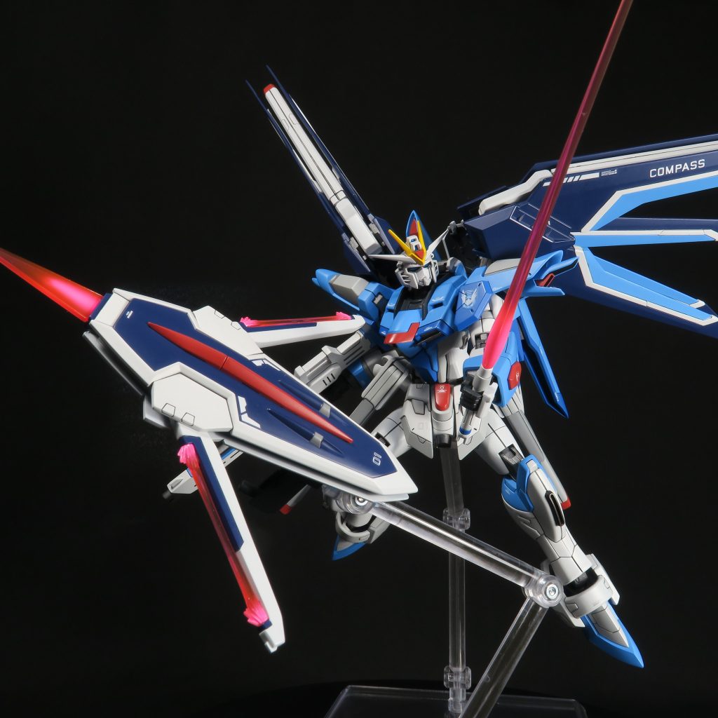 シールドブーメラン🪃。ビーム部はホワイトと蛍光ピンク🩷、クリアーで塗装しました。