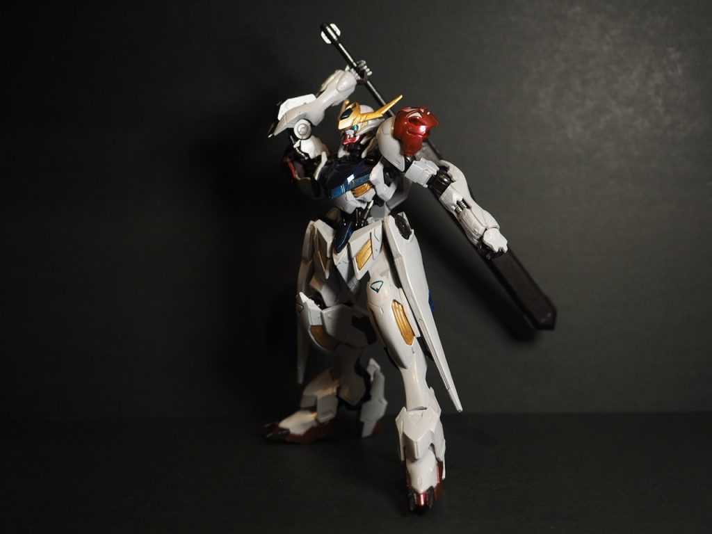 色々とポーズを試すのですが、なかなか決まりません。