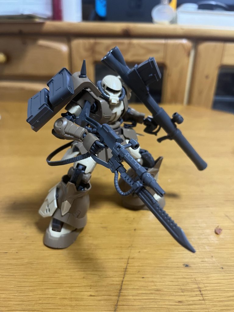 塗装前。マシンガンは干渉部分を切除して銃剣を装着できるように。
