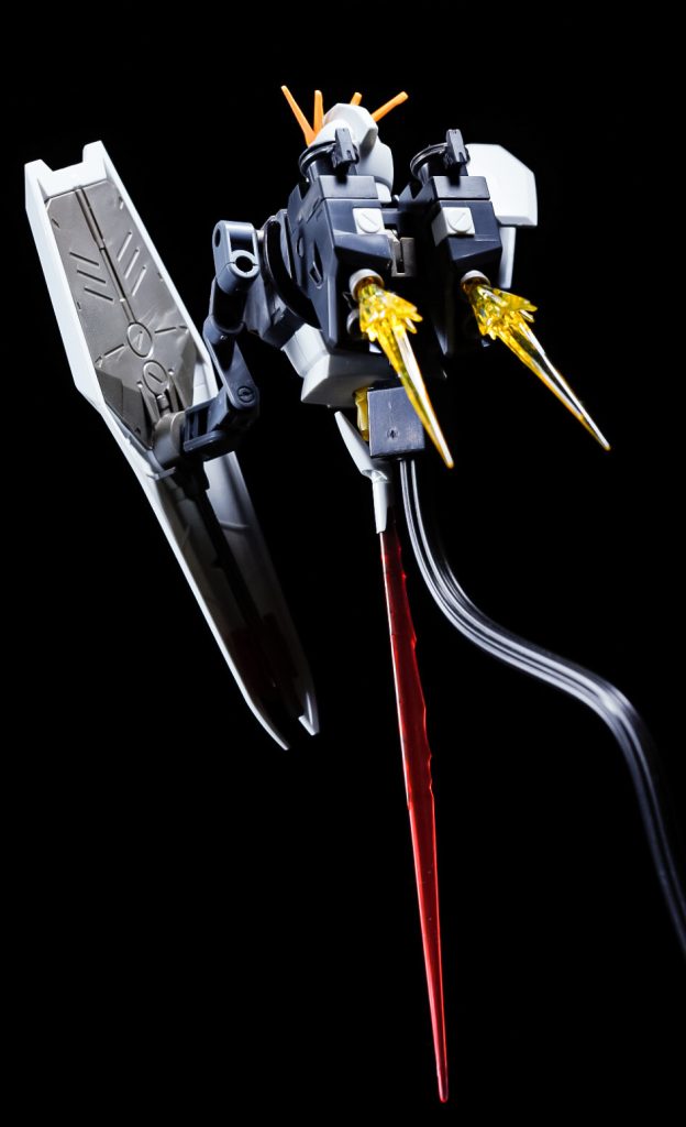 「アムロ！なんだその機体はっ！？ふざけてるのかっ！？」(￣◇￣;)「ちっ！シャアめ、やっぱりバレたか…」時は遡る事、少し前…グラナダのアナハイムエレクトロニクス… 