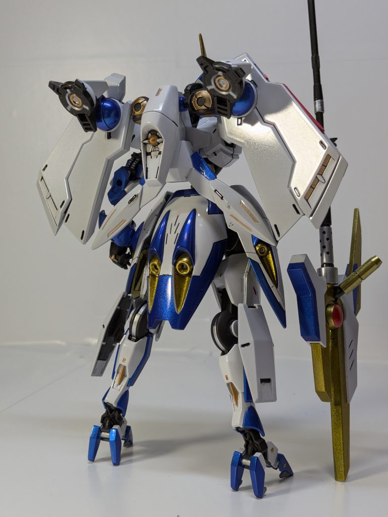 背面キマリスヴィダールのもっさりした装甲とミカエリスのふくらはぎの装甲がスカートっぽくてヨシ!