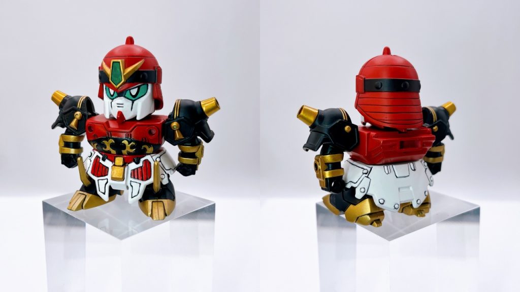 まずは軽装状態から! こちらは見た目の通り機動武闘伝Gガンダムのマスターガンダムが元になっております「魔星」で「マスター」って読むのめっちゃ好きです笑 鎧装着前の軽装状態では、クーロンガンダムっぽい雰囲気のデザインなのはいいですね! このキットのパーツはほとんど前後の2パーツをあわせるだけの、色分けなにそれ美味しいの?状態でしたので、細かい装飾などパーツ分けは一切なく、塗り分けが中々にめんどくさかった印象です...これ以降は塗装前後の比較画像も載せているので見比べてみてください!!ほんと見栄えが全然違うので!!