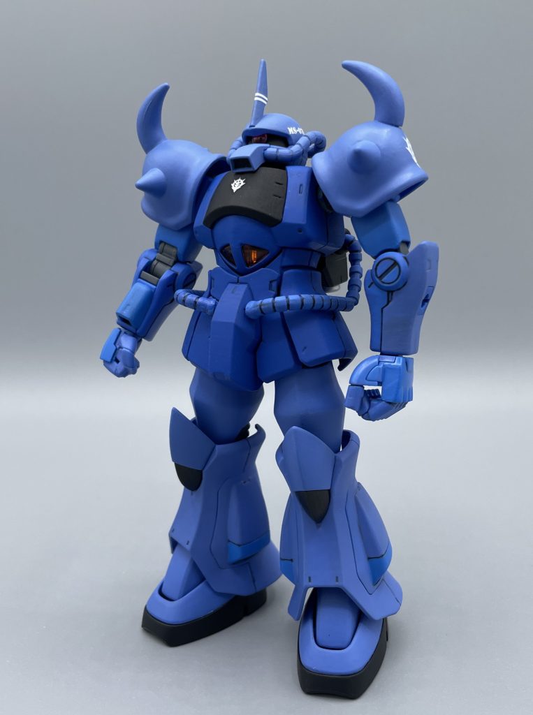 MS-07B GOUF　今回はリバイブ版のグフを作成しました。私は基本的に、リバイブ版よりも”旧HGUC”のほうが好みの人間なんですけど、グフだけは違います。旧HGUC版よりも、断然リバイブ版を推します！　アニメ準拠とまではいかずとも、旧HGUCよりも劇中のフォルムをイメージして造形されていると思います。胴体の構造や鼻の長さなどが顕著に出ていますね。