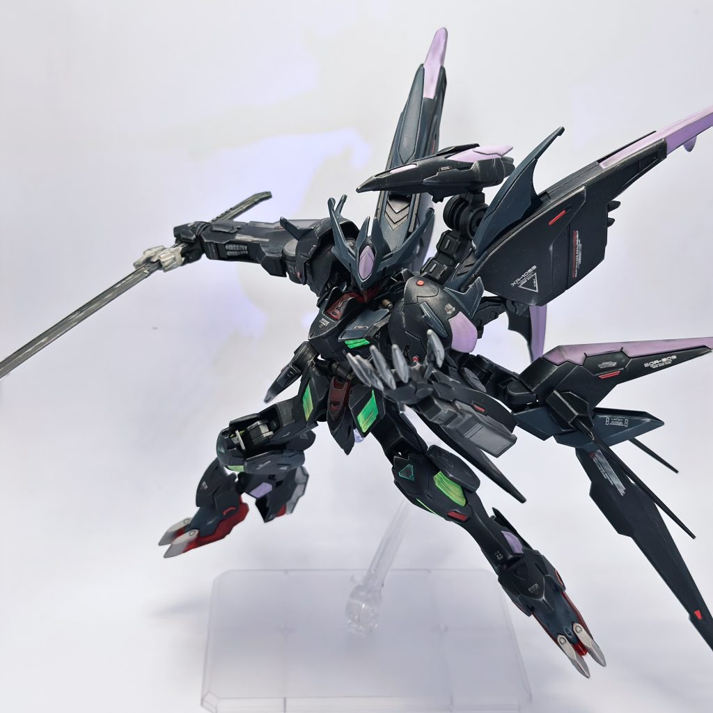武器の大太刀はMGバルバトスの刀を持ってきました元々腕が大型な事と、バックパックのボリュームがかなりあるので、バランスは取れてるかなと思います☺️