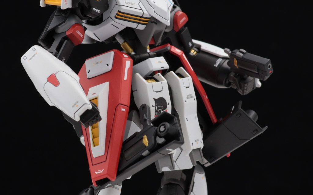 ハンドガンはサイドスカートに収納。レジスタンスのマークはオルガのストールをモチーフに、デカールを組み合わせました。最後まで閲覧いただきありがとうございます!!