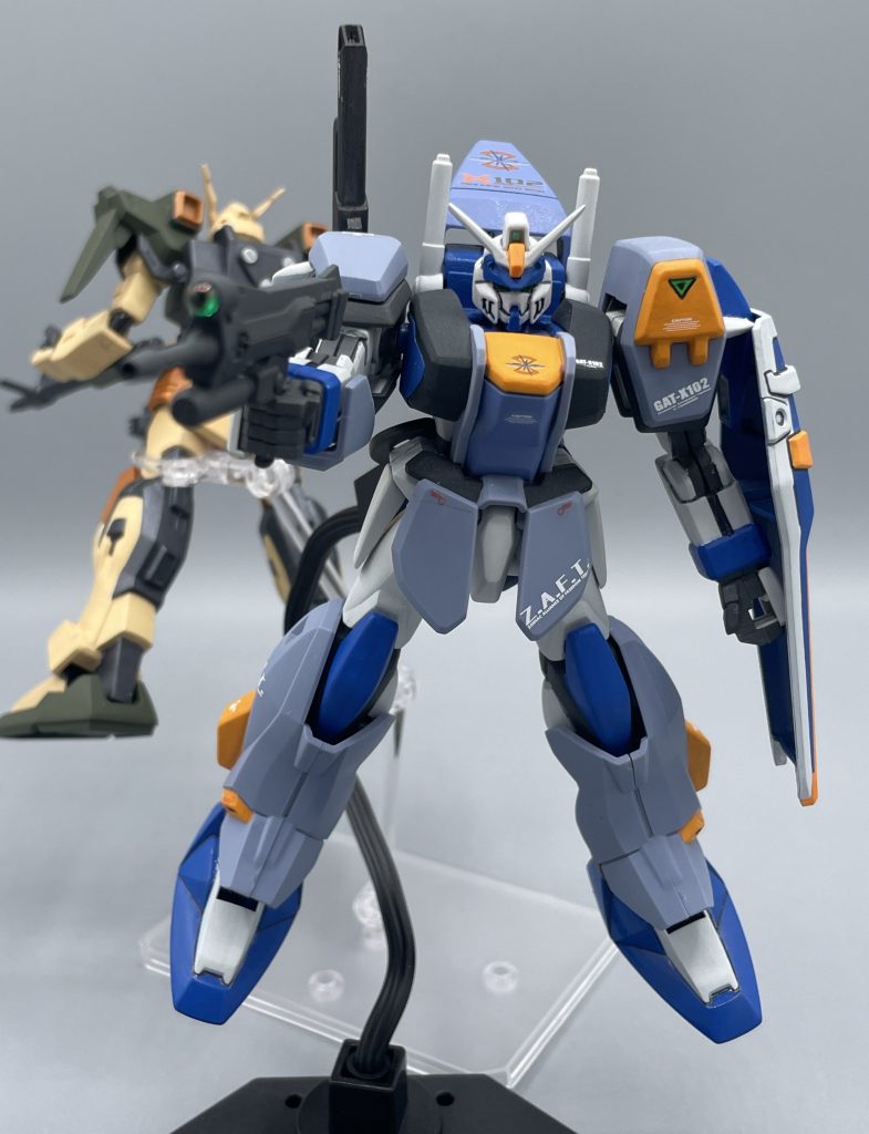 相棒と共に・・・ 以上、「1/144コレクションシリーズ・デュエルガンダム」の紹介でした。コレクションシリーズは価格が安いだけに、数を揃えて並べて遊べるのが嬉しいキットです。バスターガンダム → https://gumpla.jp/old/2064271 コレクションシリーズは、放送当時に購入したものと、再販品を手に入れたものを両方所有しています。しかしGATシリーズの中で唯一「ブリッツガンダム」だけ持っていません。これは、黒一色成形のキットに塗装しようするも失敗し、癇癪を起した私が捨ててしまったからです。もう取り壊された祖母ちゃん家の”納屋の奥”に放り込んだんだったかな? んー、とにかく見て見ぬふりしたのは覚えています。 今ならブリッツだって塗装する自信がありますが、キットに巡り合えていません。キットを粗末にしたバチが当たっているのでしょうかね^^; いつか、ブリッツとも巡り合えますように・・・。 これからも、色々なコレクションシリーズを紹介していきます。お時間のある方は、是非また見に来てやってください。最後までご覧いただき、ありがとうございました!(*^^*)♪♪