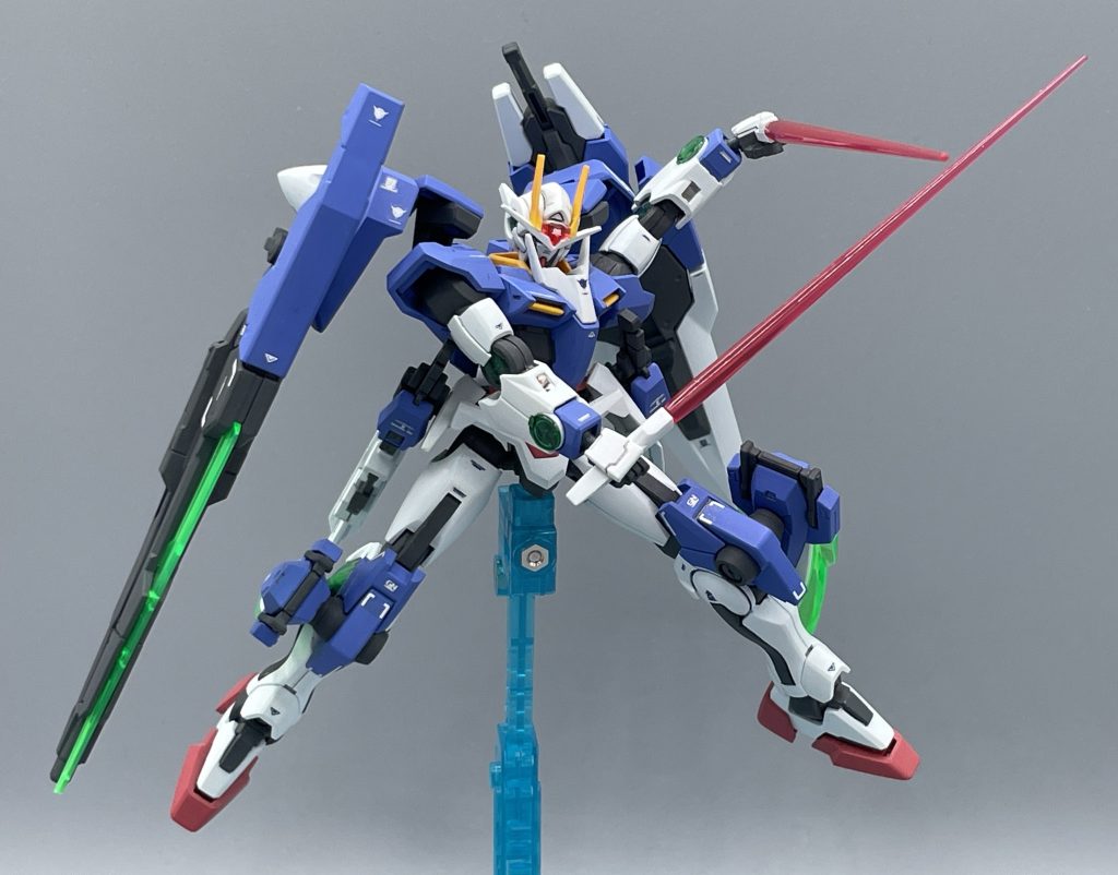 〈4,5本目〉GNビームサーベル これは相変わらずのビームサーベルです。ビームの出力調整でダガーにも出来るので、まぁ投擲も可能です・・・(笑)