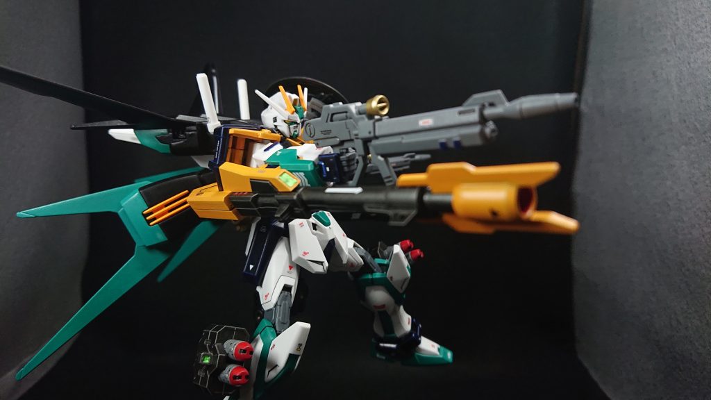 No.23:ガンナーストライクhttps://gumpla.jp/eg/1401880「機動力を維持したまま高火力のストライクを作りたい」そんなコンセプトのストライクになっています武装はヴェルデバスターのガンランチャーに高エネルギービーム砲、ストライクのビームライフルを2丁、脚部にフットミサイルを装備した火力マシマシになっていますw肩部のシールドは自分で3mmの穴を開けて装備させているのですが、穴開け中はパーツが割れてしまうのではないかとヒヤヒヤしたものです💦エクシードギャラクシーが出てくれてホントに楽になりましたよwこの機体はこの後のストライク改造に多大なる貢献をしてくれた思い出深い機体でもありますその切っ掛けは「緑のところがサイコフレームに見えて、脚部のところがフルアーマーユニコーンっぽく見えた」というコメントを頂いたことに始まります正直、目から鱗でした💦自分1人では固定概念が邪魔をしてストライクにサイコフレームを組み合わせることなんて思いもつかなかったでしょう…まだまだ自分には創造力と独創性が足りていなかったことを良い意味で再認識させてもらいましたこの機体、そしてコメントが無ければ生まれてこなかったストライクが多くある、そんな転機をくれた機体でした!