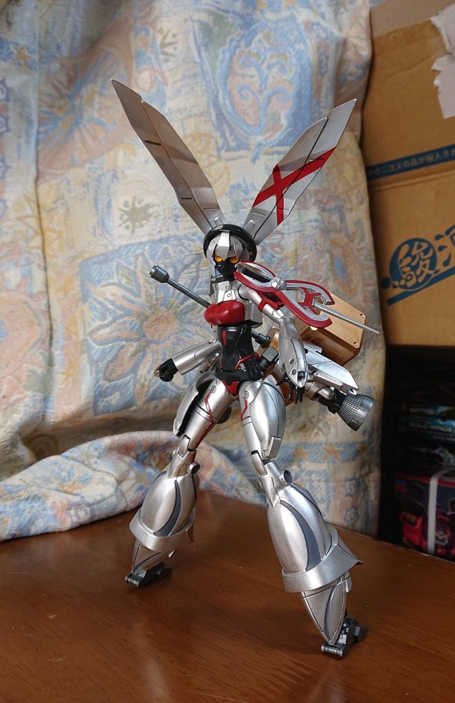 【フル装備】肩のビームシールドはターンエー系の世界観に合わないと思ったのでウェポントラックに置き換えています。個人的にモビルドールメイの顔は黒く塗るのが似合う気がします。