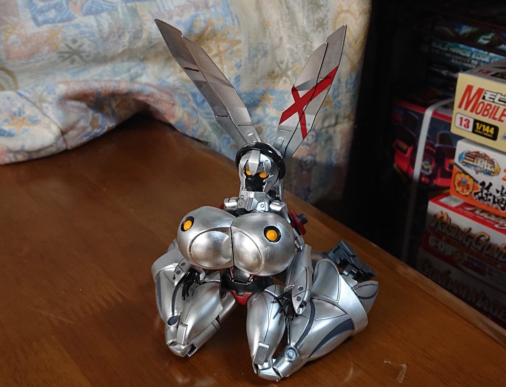 【重装タイプ】…何がとは言いませんが大きいですね。スモーの肩を使ってでっち上げました。塗装してみると何となく兎の顔っぽく見えたのは嬉しい誤算。