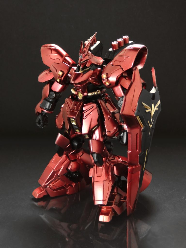下地は水性ブラックサーフェイサー。それ以外は、全てガンダムマーカー(エアブラシシステム)で塗装しています。