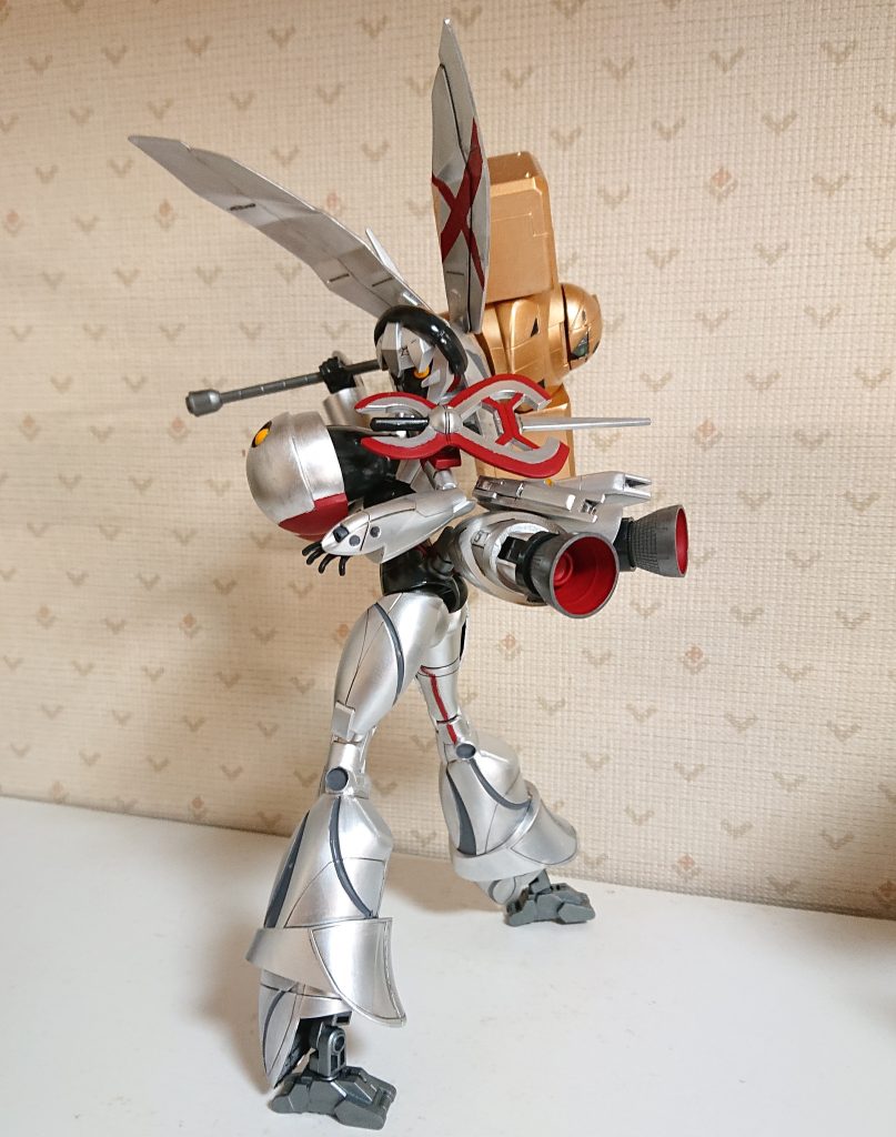 【背面】スモーの腕を使ったロケットブースターを腰に2つ装備し機動性を確保。ちなみに元ネタはドラマ「電車男」のOPにてバニーガールが腰ににんじん型ブースターをつけてたヤツです。