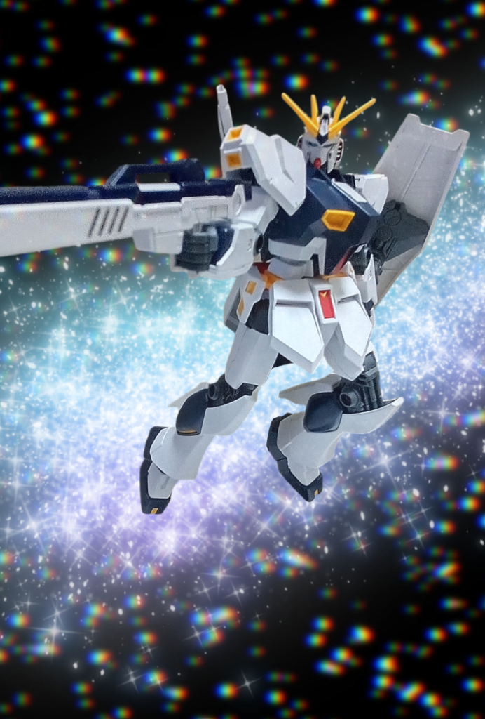 子供時代に某スーパーなロボットの大戦ゲームをプレイしたときに初めて知ったνガンダム。それから逆襲のシャアを映像作品と小説版を見て衝撃を受け、私がガンダムにハマるきっかけを作ってくれた機体です。デザインもシンプルで正統なガンダムの後継機感があってカッコいいですね。