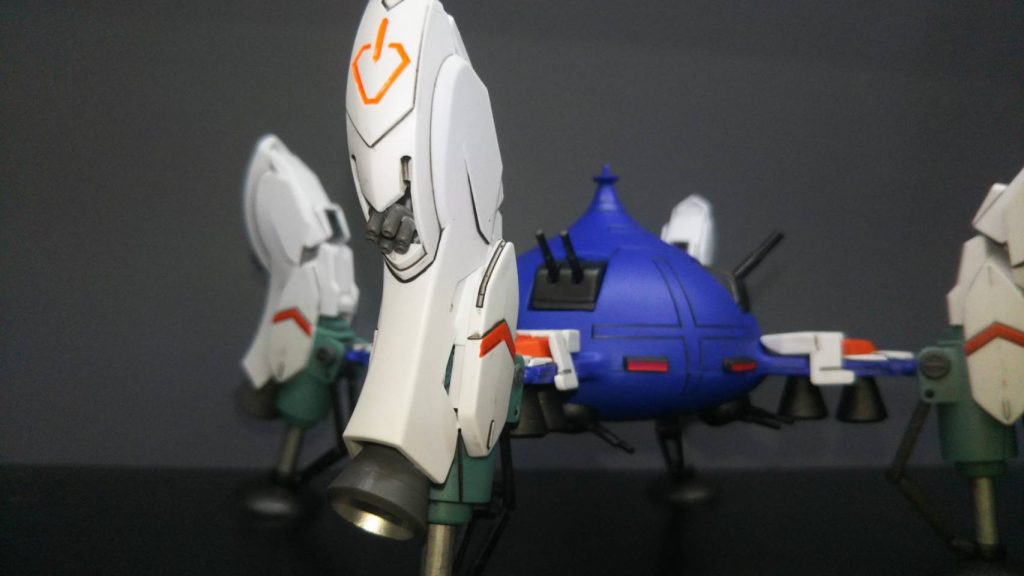 脚部の外側には対地用のビームバルカンも設置してMSや戦車等も寄せ付けない。このキットでは技術の問題で固定だが、少しは動かせる設定。