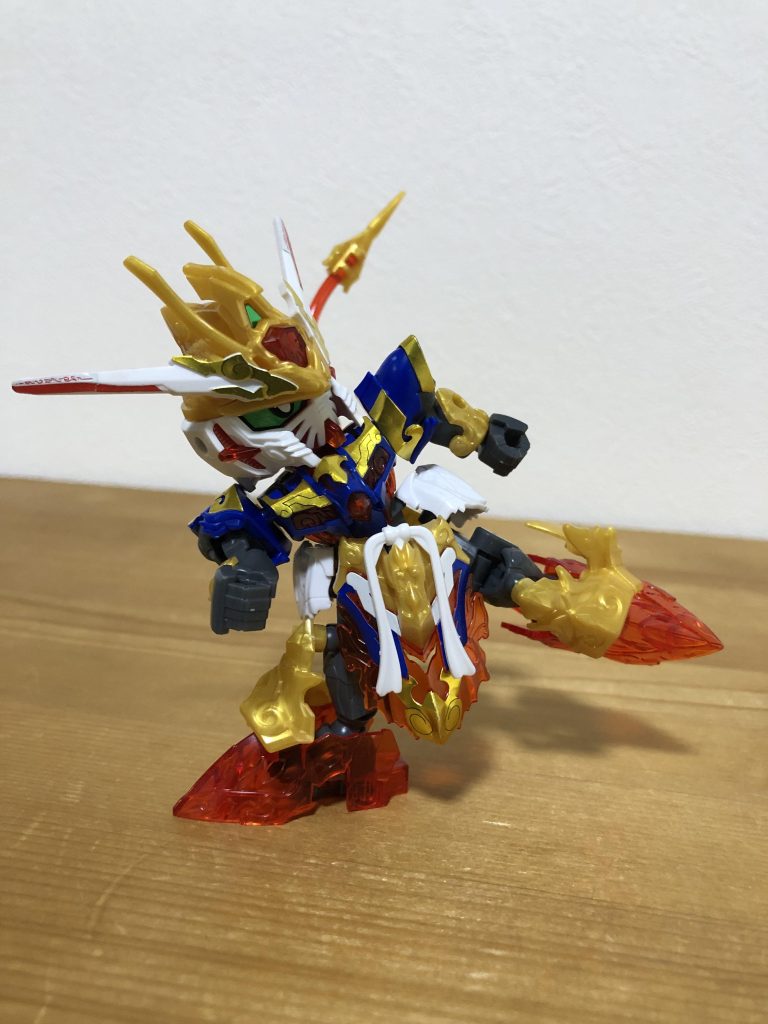 悟空キック。ところでこちら、遂にSDW名物「破れやすいシール」の洗礼を受けてしまいました。アンテナがちょっと残念なことに……