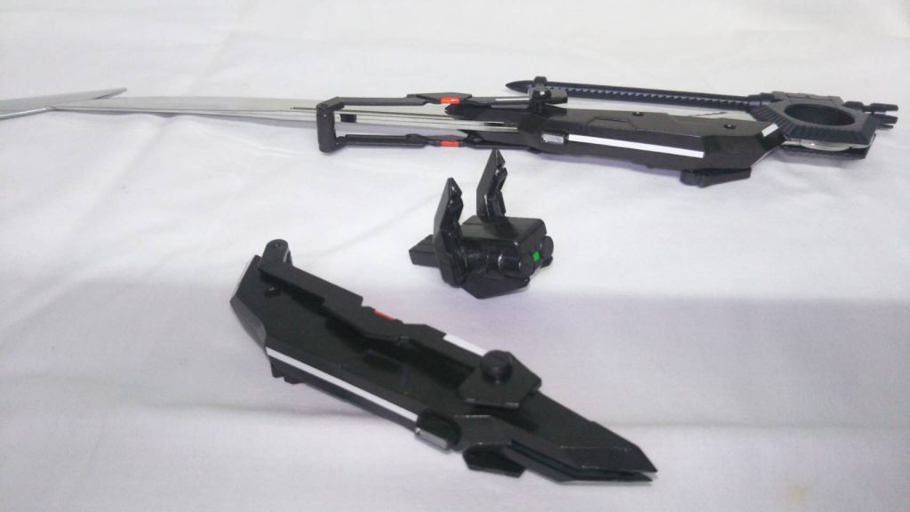 可動軸が1本なので、上下に多少動く程度(30度位)です。もしグラスパーも有ればブレードを羽根の様に展開出来る様にしていたかも知れませんｗ